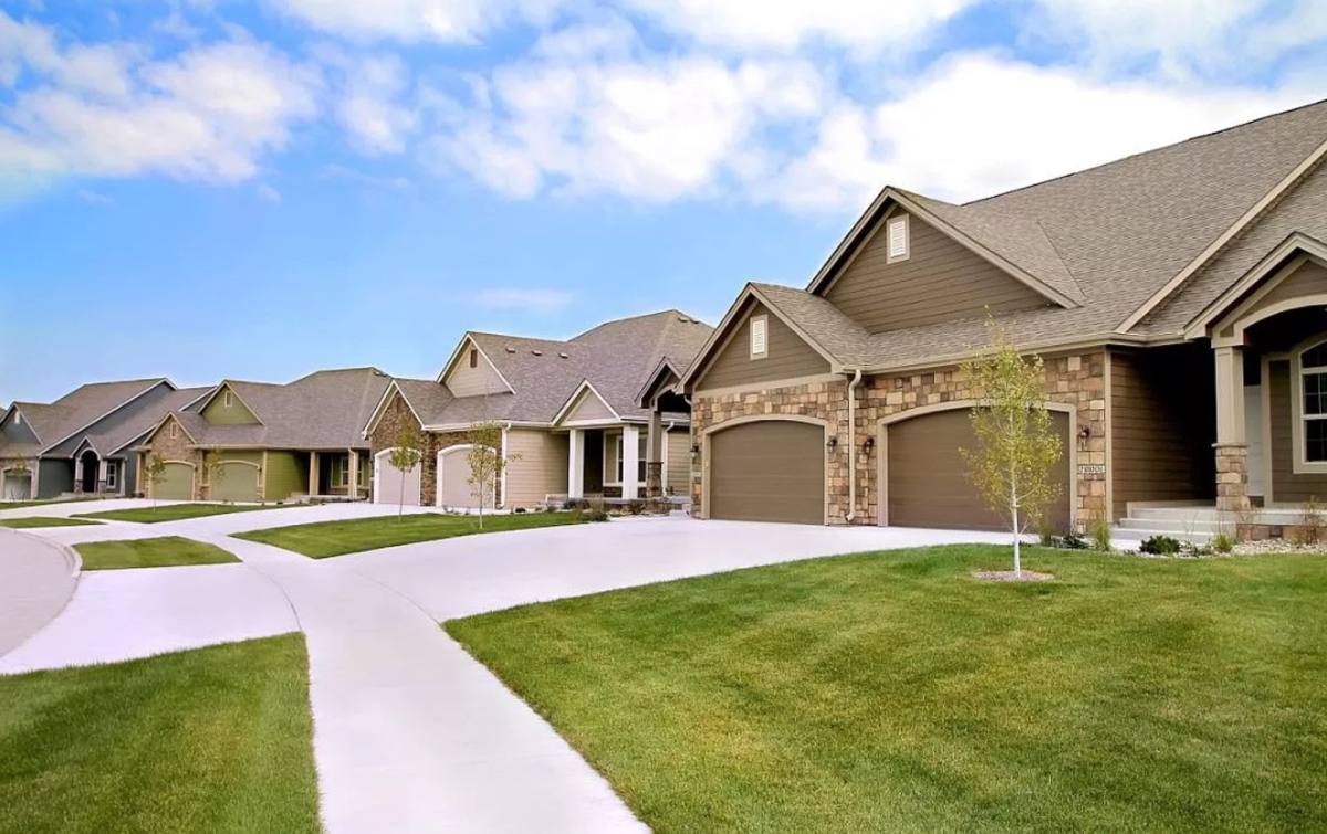 Townhouse for rent at 2120 NW Sharmin Dr, Ankeny, IA 50023