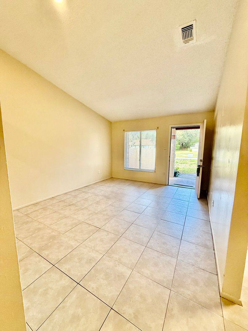 House for rent at 10376 Rivaridge Trail, Orlando, FL 32817
