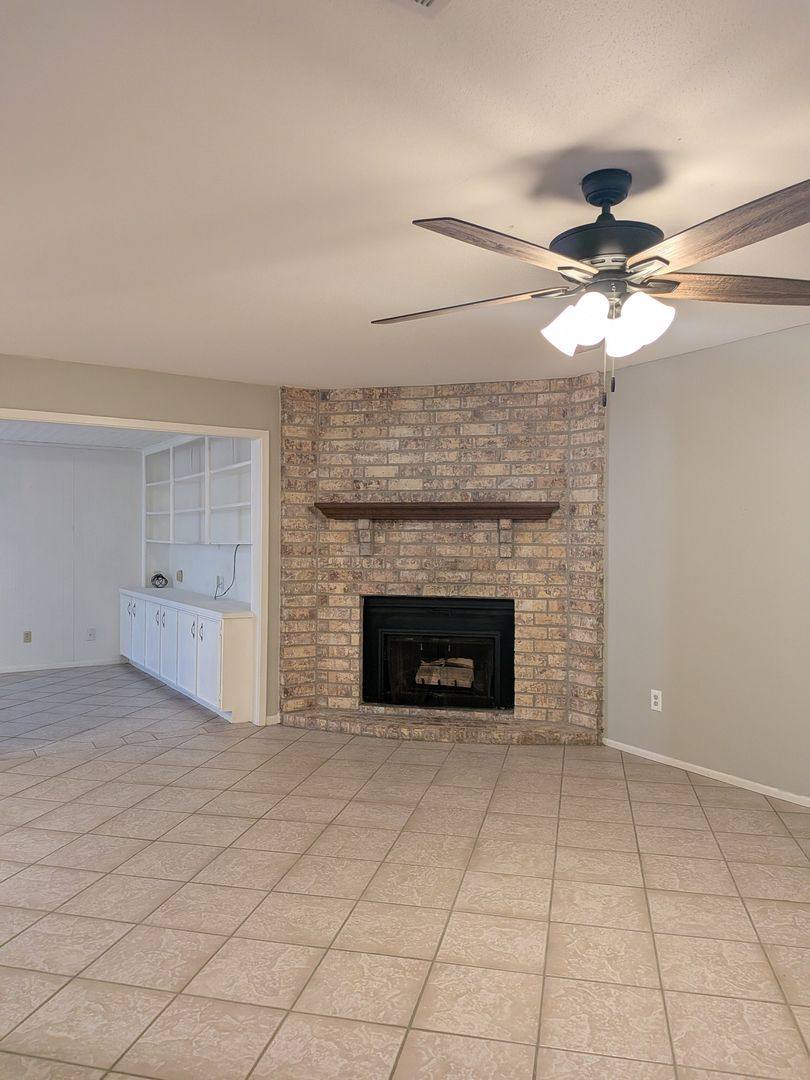 Townhouse for rent at 976 Sunmeadow, Beaumont, TX 77706