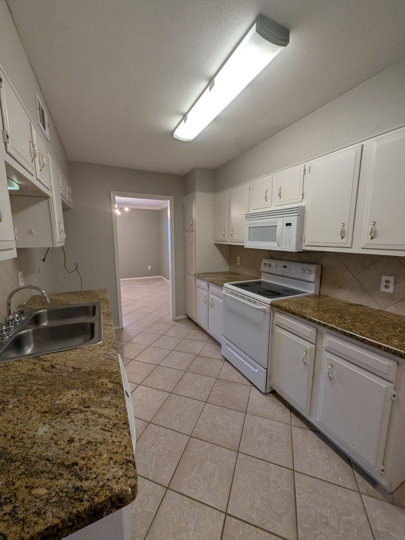 Townhouse for rent at 976 Sunmeadow, Beaumont, TX 77706