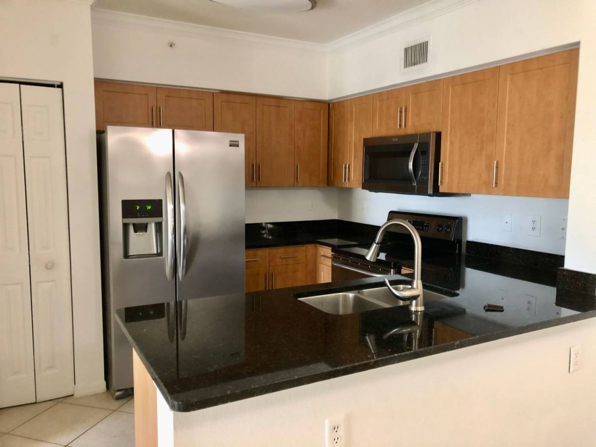 Apartment for rent at 6559 Emerald Dunes Dr, West Palm Beach, FL 33411