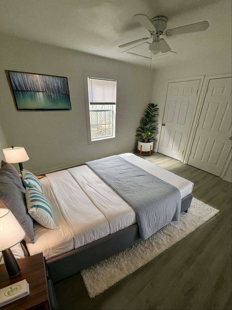 Apartment for rent at 1723 Oak Knoll Dr, Haltom City, TX 76117