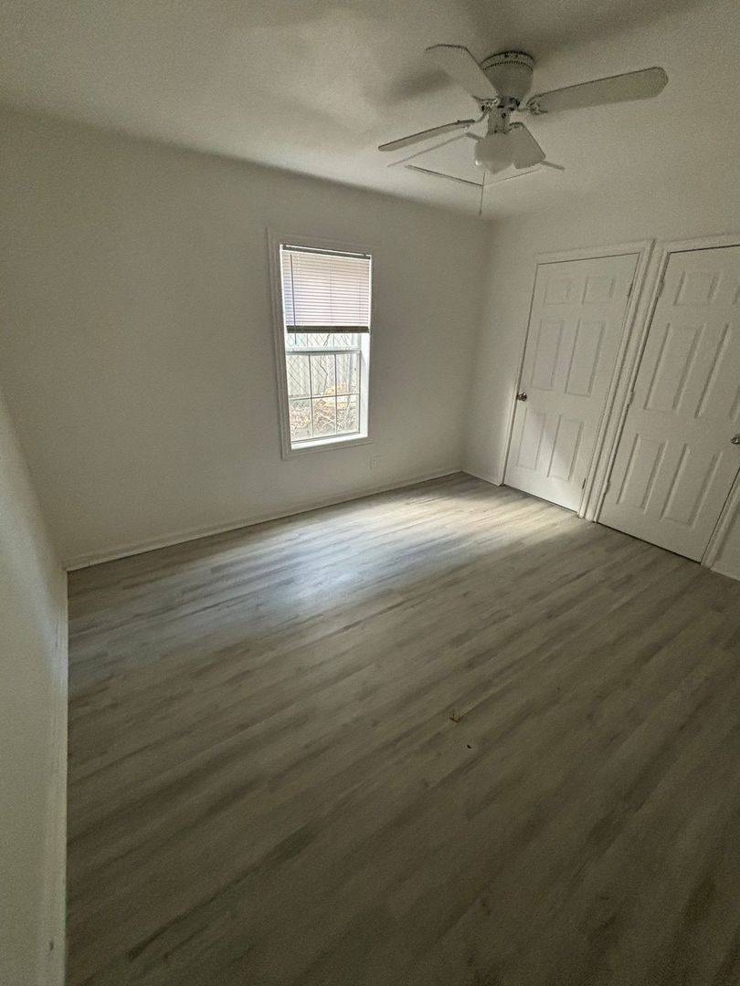 Apartment for rent at 1723 Oak Knoll Dr, Haltom City, TX 76117
