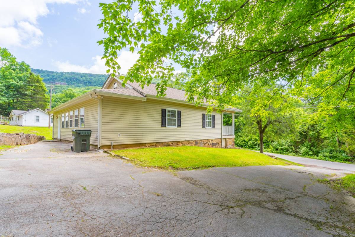 House for rent at 21959 River Canyon Rd, Chattanooga, TN 37405