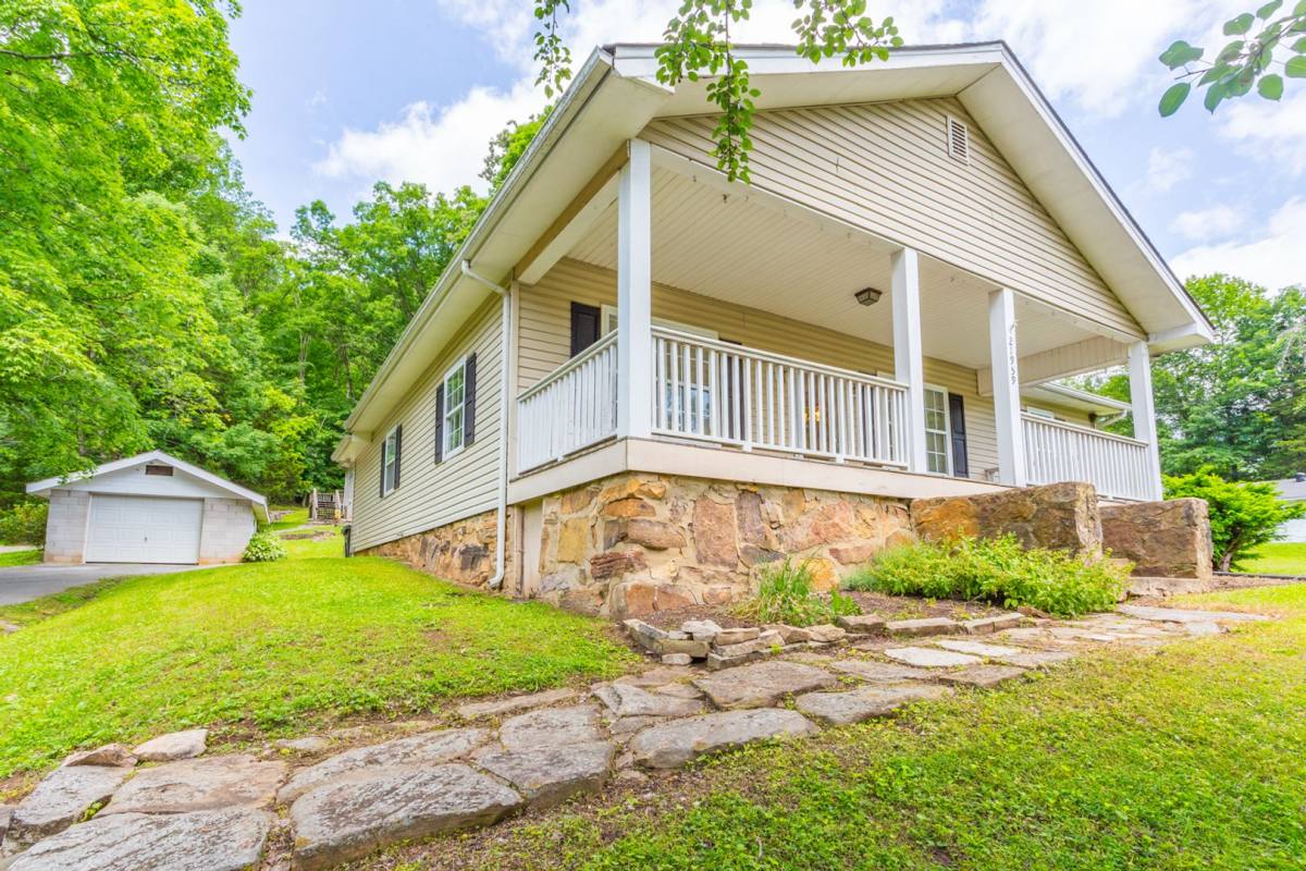 House for rent at 21959 River Canyon Rd, Chattanooga, TN 37405