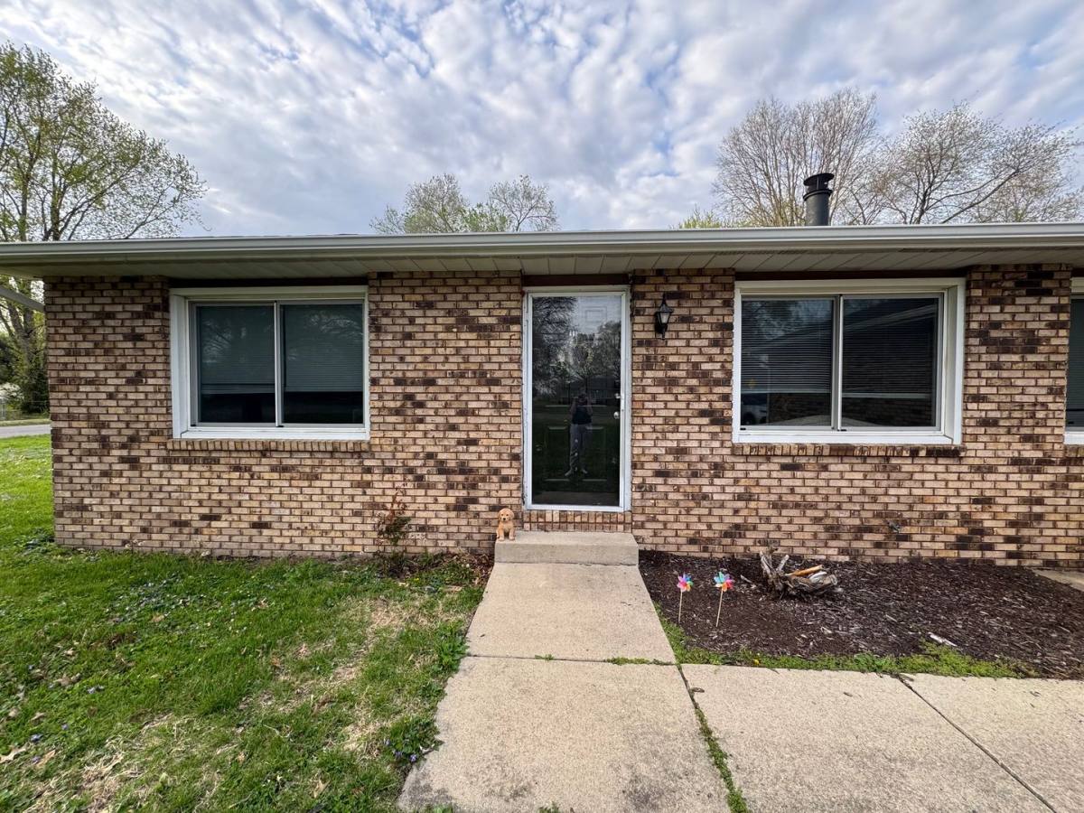 Apartment for rent at 401 E Jones St, Williamsville, IL 62693