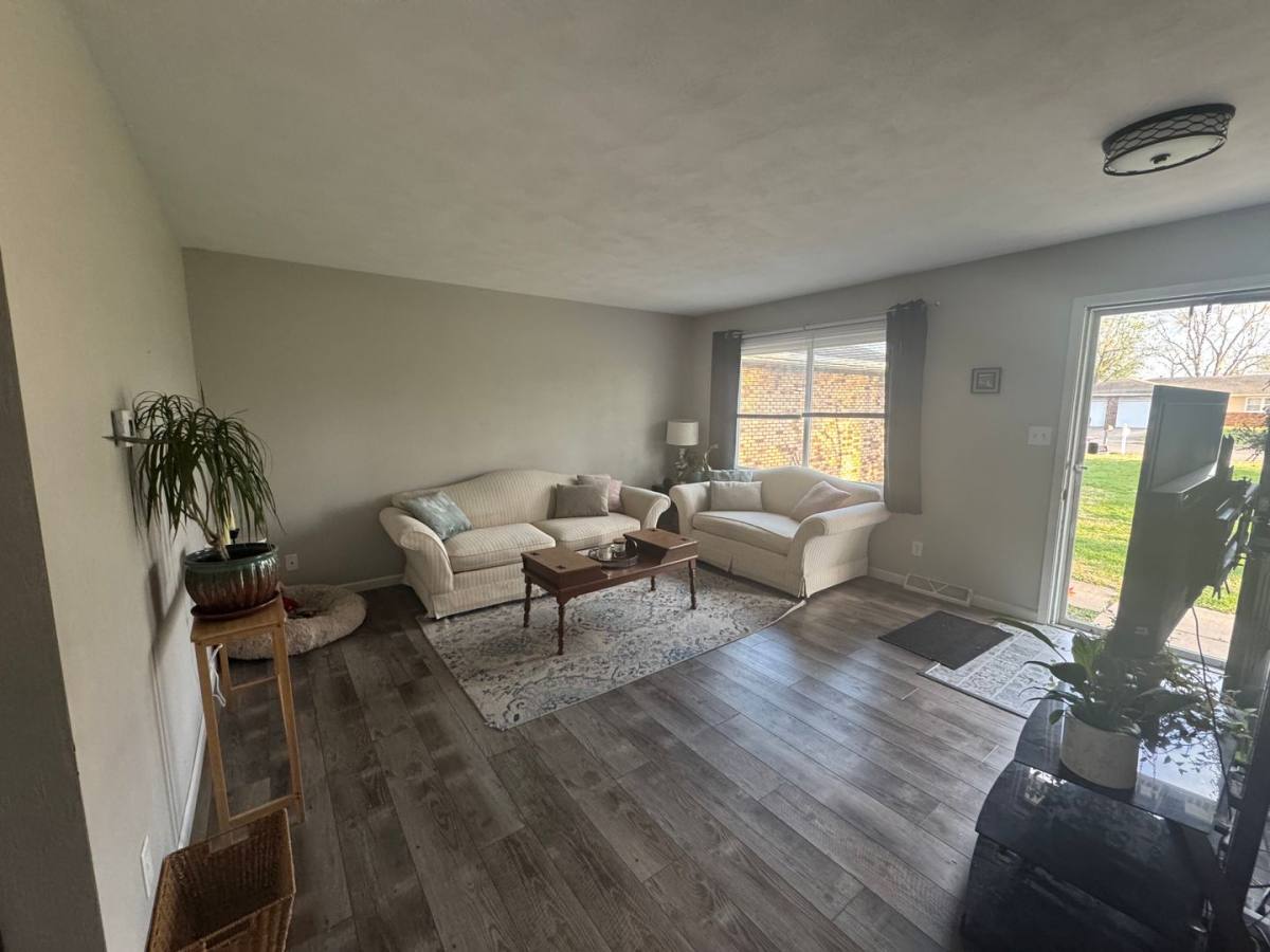 Apartment for rent at 401 E Jones St, Williamsville, IL 62693
