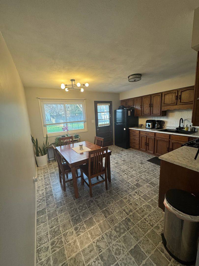 Apartment for rent at 401 E Jones St, Williamsville, IL 62693
