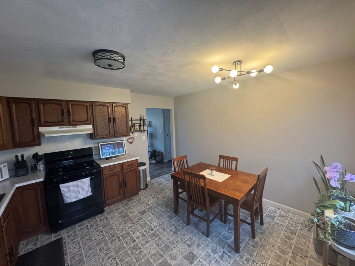 Apartment for rent at 401 E Jones St, Williamsville, IL 62693