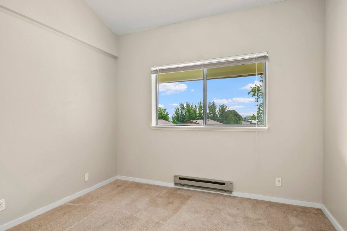 Apartment for rent at 1120 N 93rd St, Seattle, WA 98103