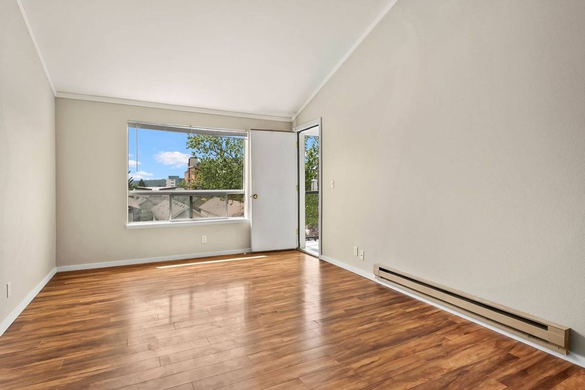Apartment for rent at 1120 N 93rd St, Seattle, WA 98103
