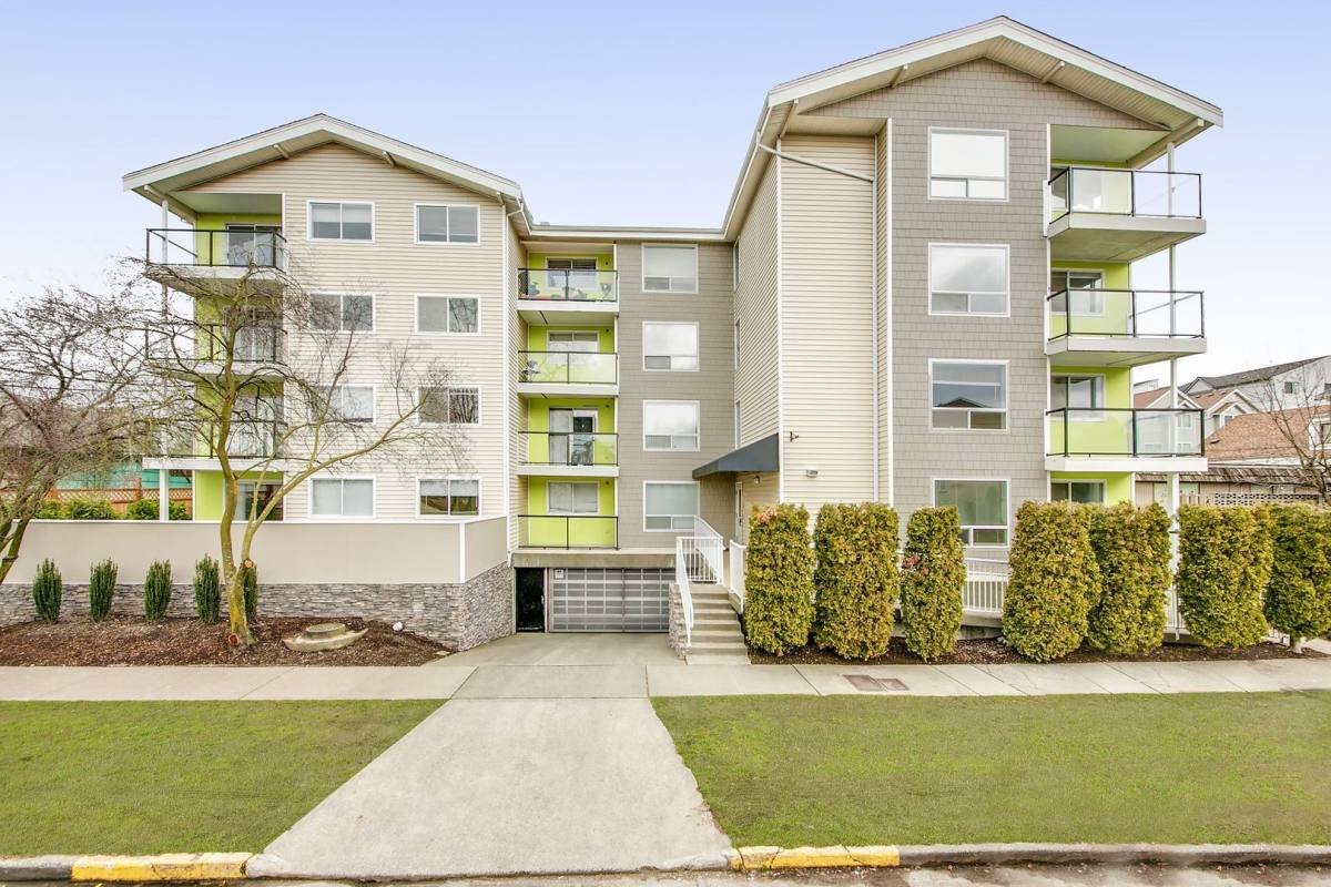 Apartment for rent at 1120 N 93rd St, Seattle, WA 98103