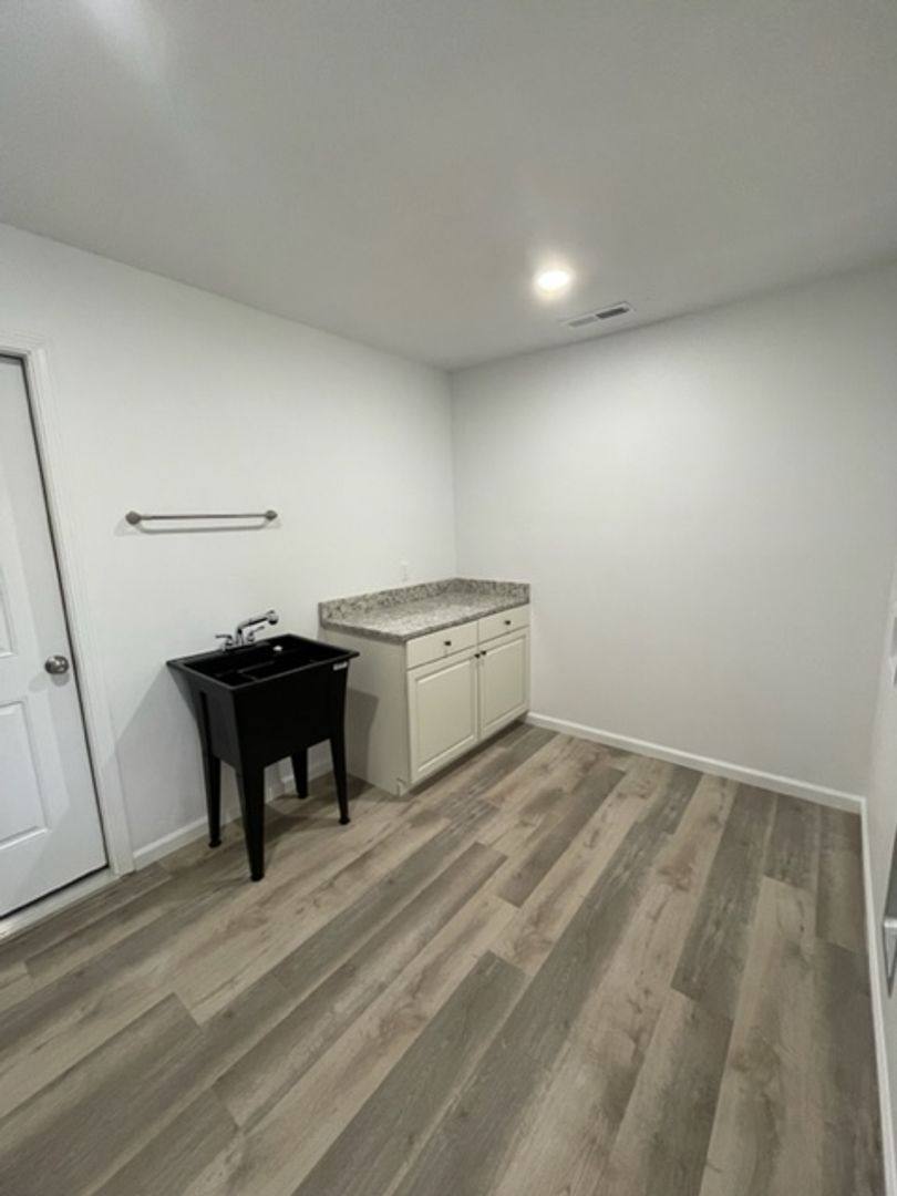 Townhouse for rent at 433 James Dr, Strafford, MO 65757