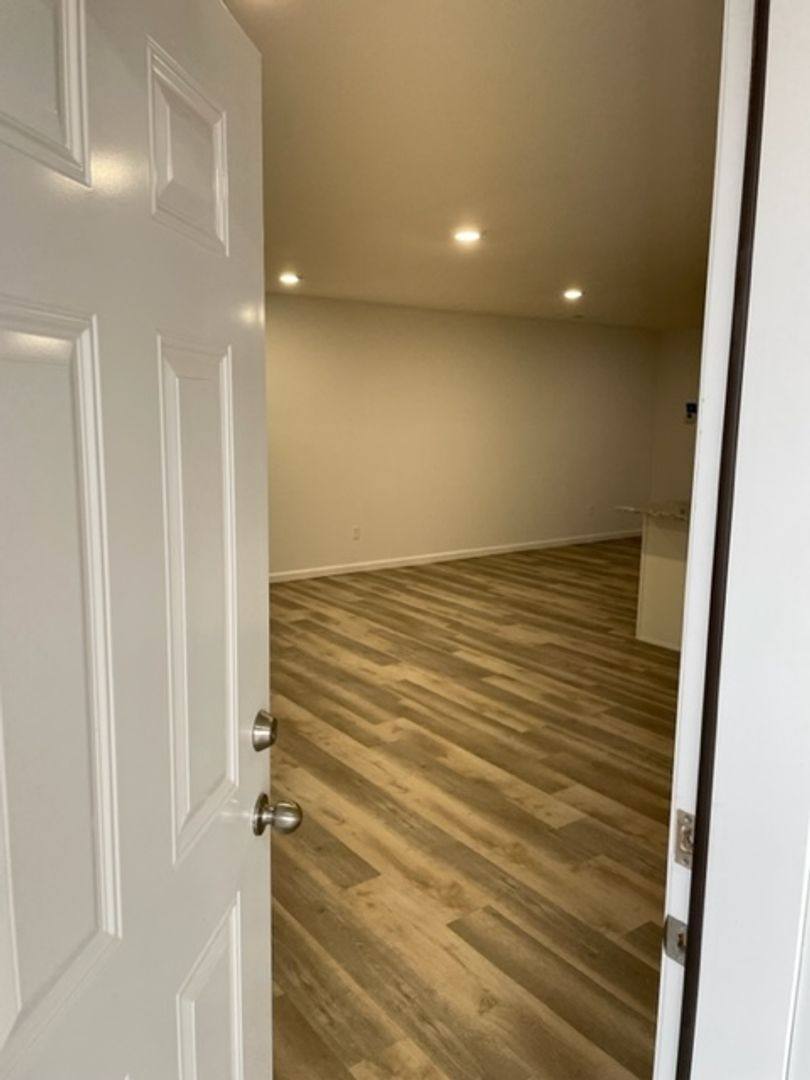Townhouse for rent at 433 James Dr, Strafford, MO 65757