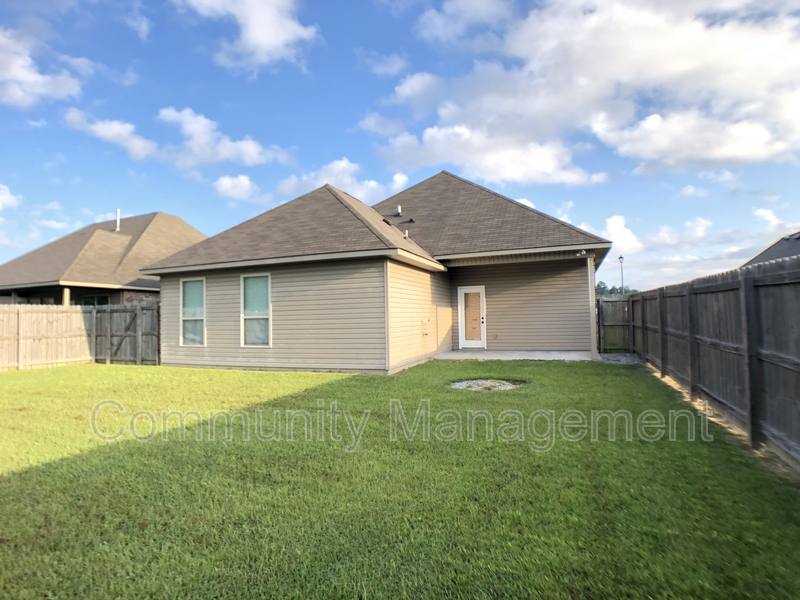 House for rent at 13838 Ponderosa Dr, Denham Springs, LA 70726
