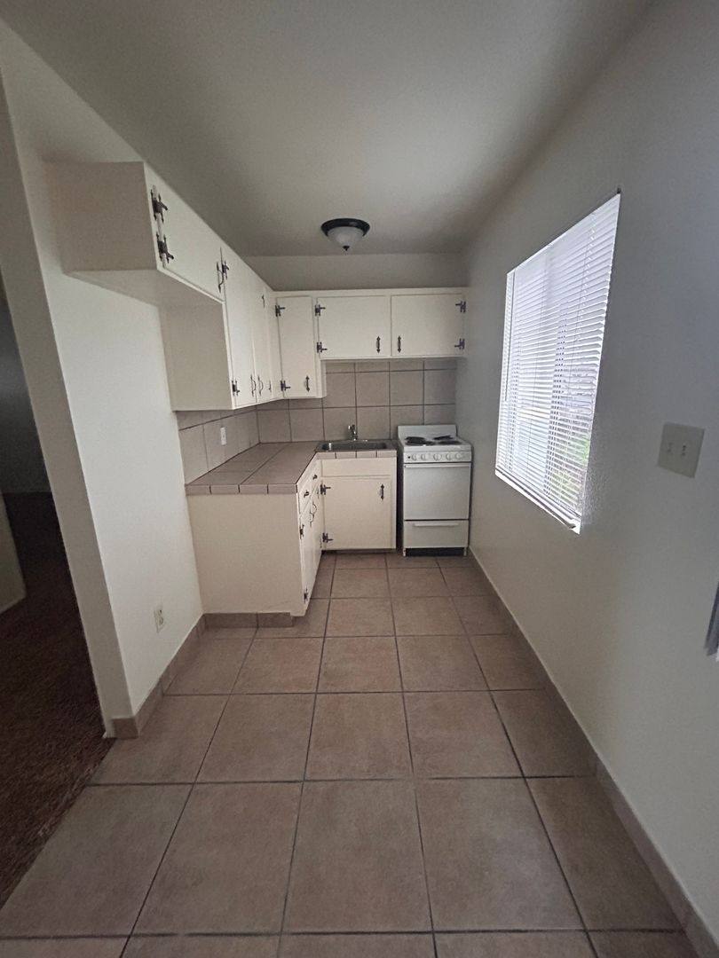 Apartment for rent at 311, 321, 331 E Elm St, Hanford, CA 93230