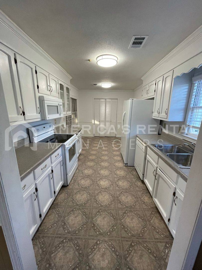 House for rent at 5727 22nd Ave E, Tuscaloosa, AL 35405