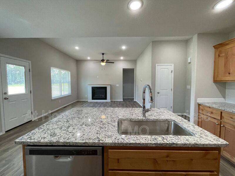 House for rent at 3862 W Linwood, Springfield, MO 65807