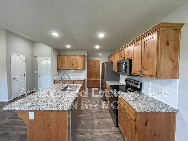 House for rent at 3862 W Linwood, Springfield, MO 65807