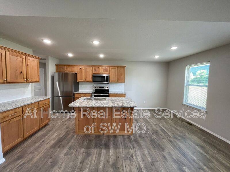 House for rent at 3862 W Linwood, Springfield, MO 65807