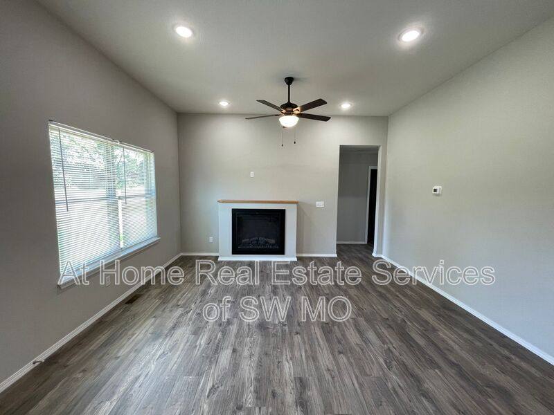 House for rent at 3862 W Linwood, Springfield, MO 65807