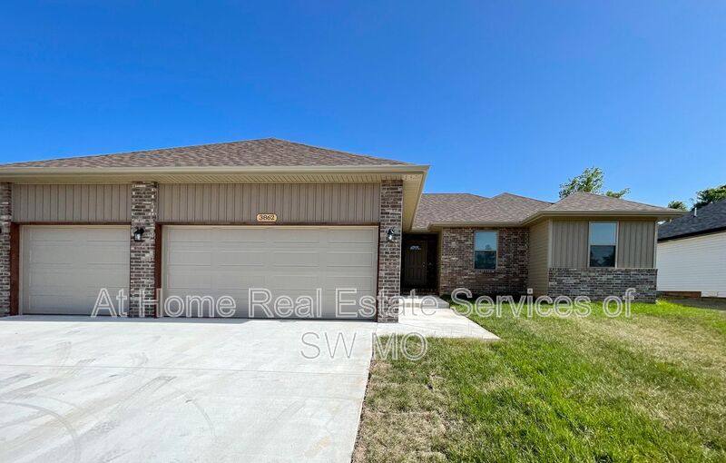 House for rent at 3862 W Linwood, Springfield, MO 65807