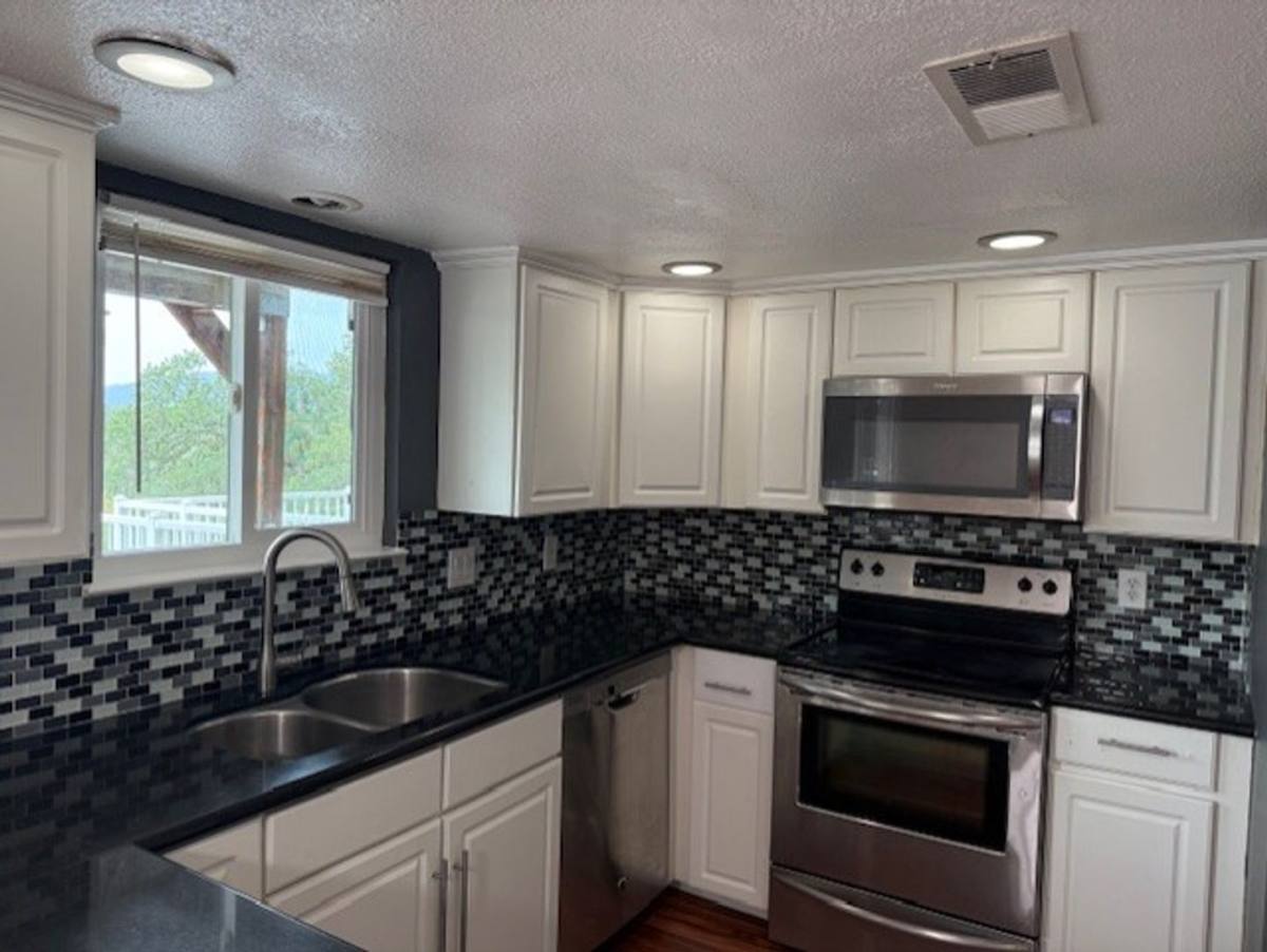 Apartment for rent at 410 Buckeye Terrace, Redding, CA 96003