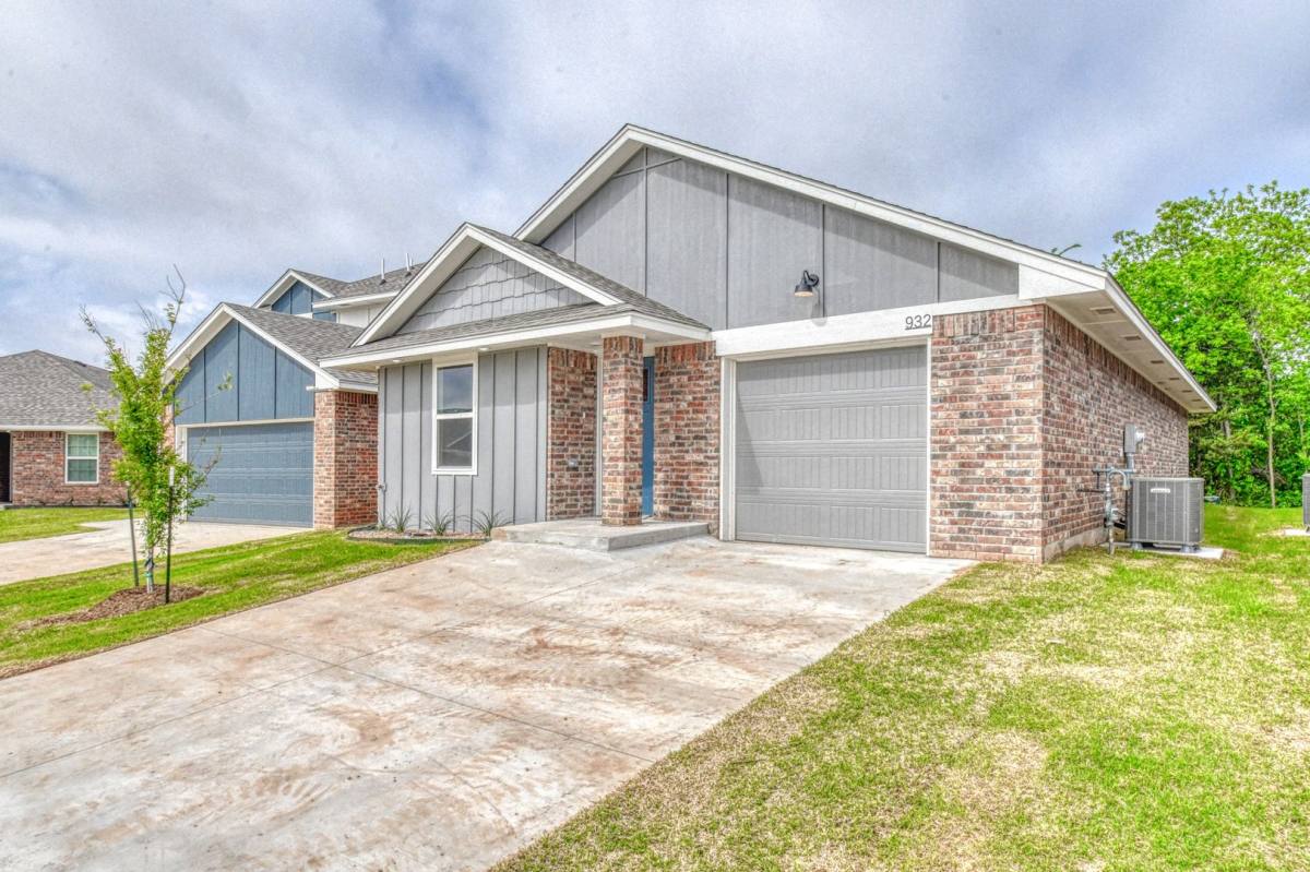 House for rent at 932 Varenna Court, Norman, OK 73071