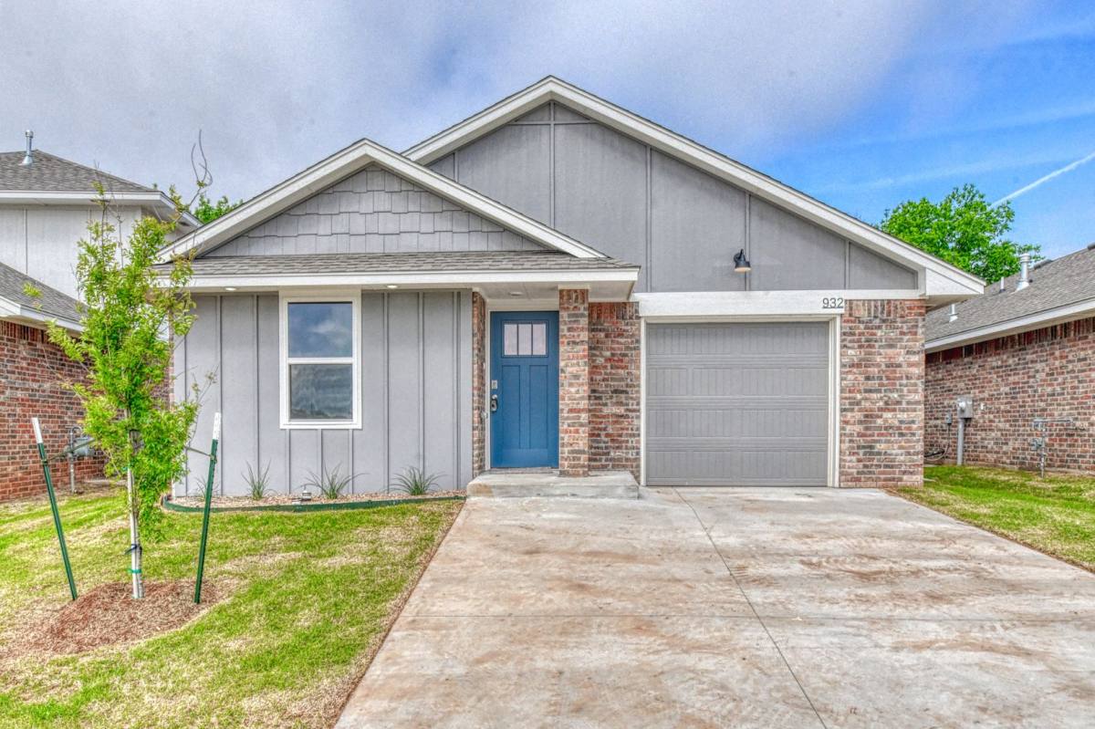 House for rent at 932 Varenna Court, Norman, OK 73071