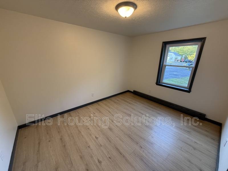 Apartment for rent at 282 Blue Sky Dr #1, Wytheville, VA 24382