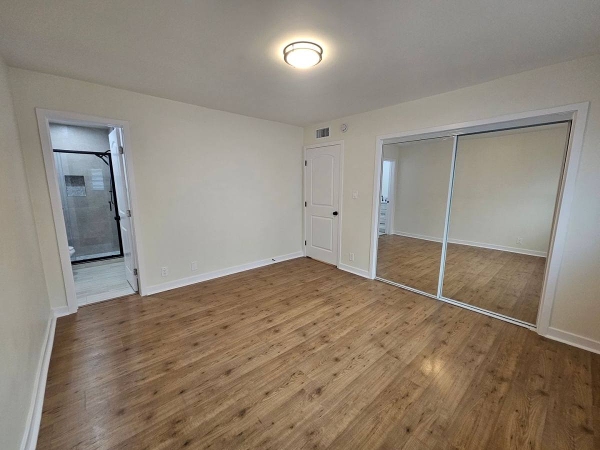 Apartment for rent at 561 E Orange Grove Ave, Burbank, CA 91501
