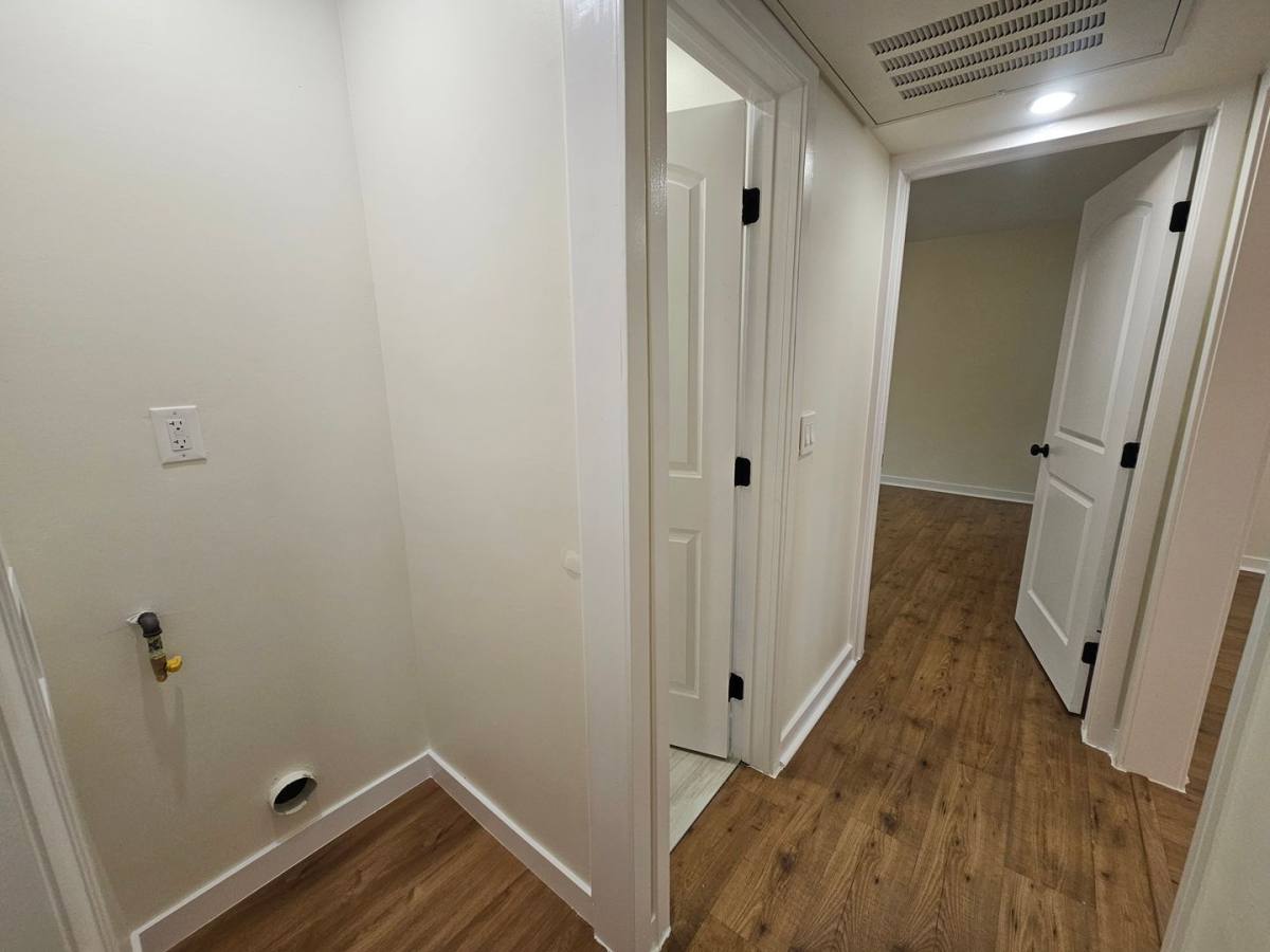 Apartment for rent at 561 E Orange Grove Ave, Burbank, CA 91501