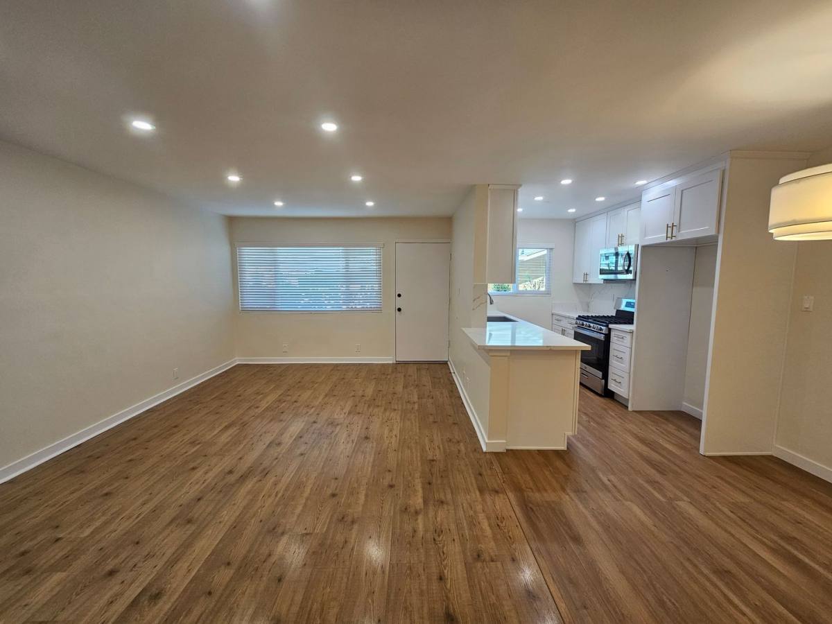 Apartment for rent at 561 E Orange Grove Ave, Burbank, CA 91501