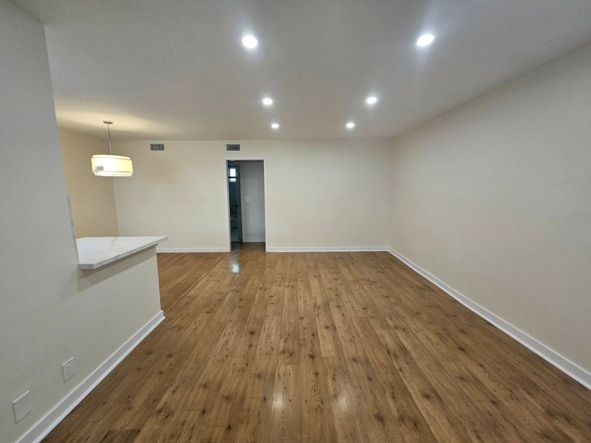 Apartment for rent at 561 E Orange Grove Ave, Burbank, CA 91501