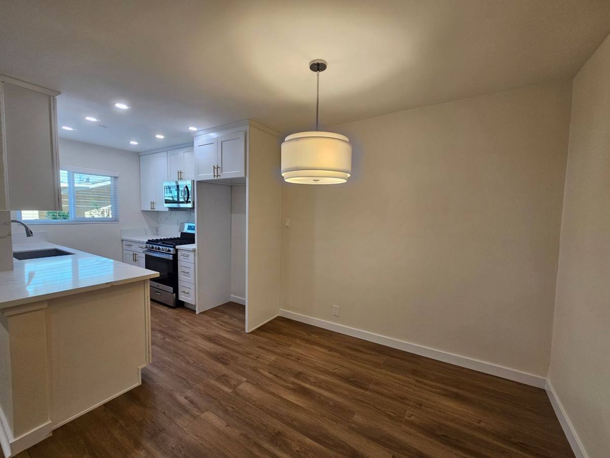 Apartment for rent at 561 E Orange Grove Ave, Burbank, CA 91501