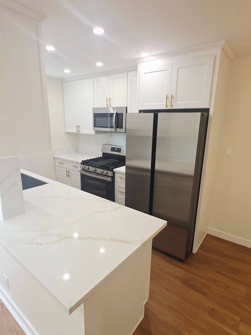 Apartment for rent at 561 E Orange Grove Ave, Burbank, CA 91501