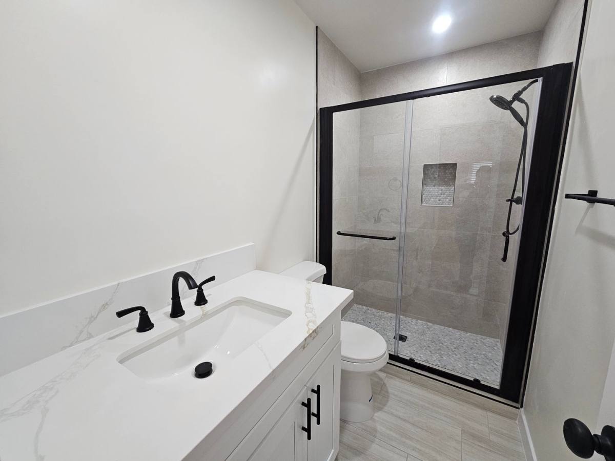 Apartment for rent at 561 E Orange Grove Ave, Burbank, CA 91501