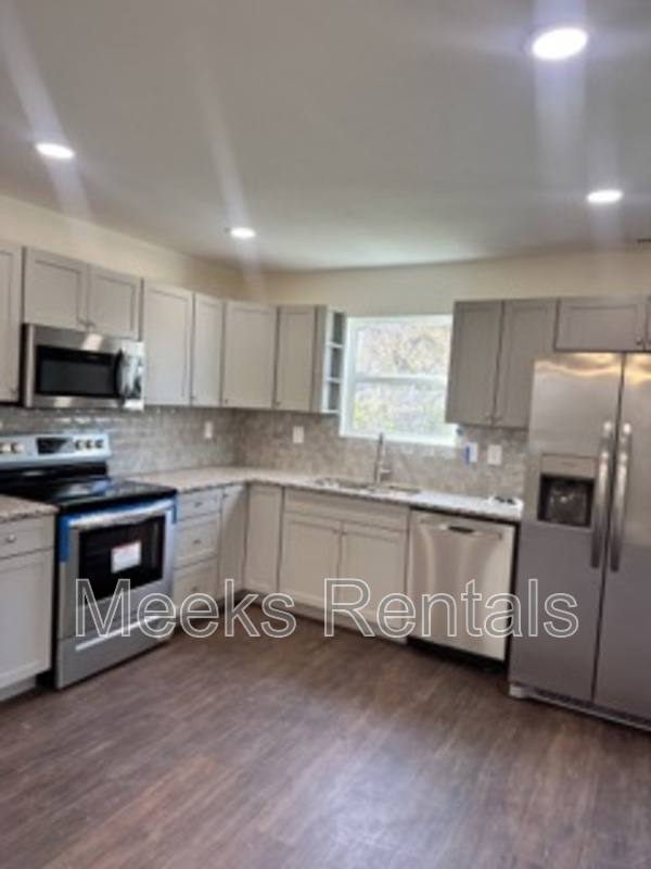 Apartment for rent at 310 68th St SE #A, Charleston, WV 25304