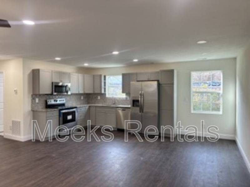 Apartment for rent at 310 68th St SE #A, Charleston, WV 25304