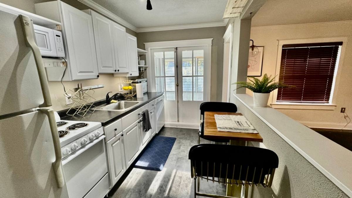 Apartment for rent at 3618 Pennsylvania Ave, Kansas City, MO 64111