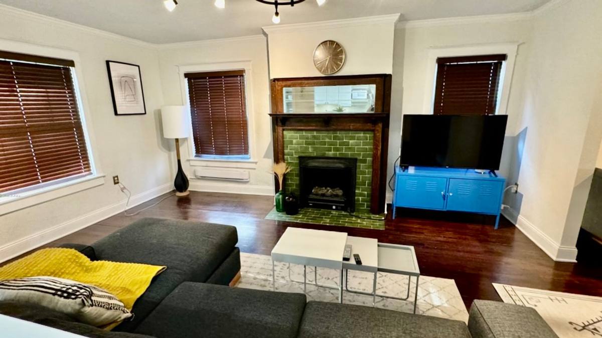 Apartment for rent at 3618 Pennsylvania Ave, Kansas City, MO 64111