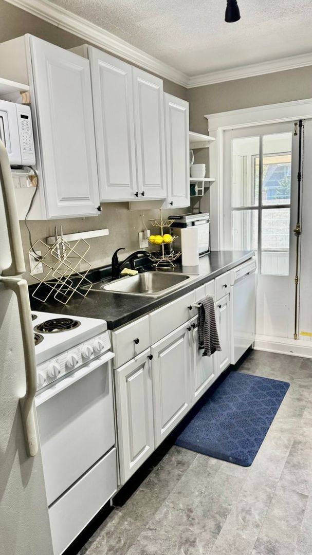 Apartment for rent at 3618 Pennsylvania Ave, Kansas City, MO 64111