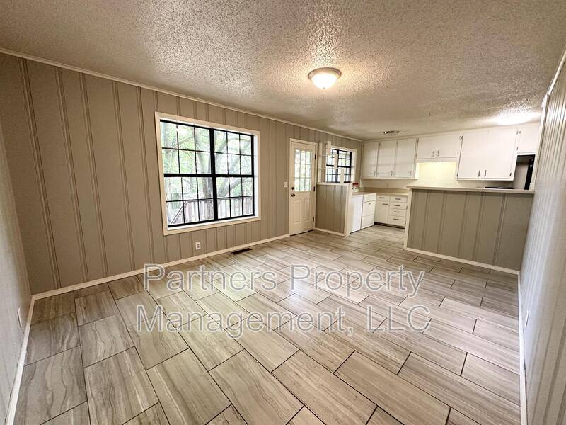 House for rent at 2201 W Deane St, Fayetteville, AR 72703