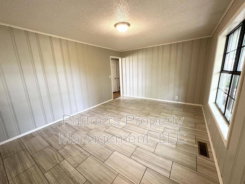House for rent at 2201 W Deane St, Fayetteville, AR 72703
