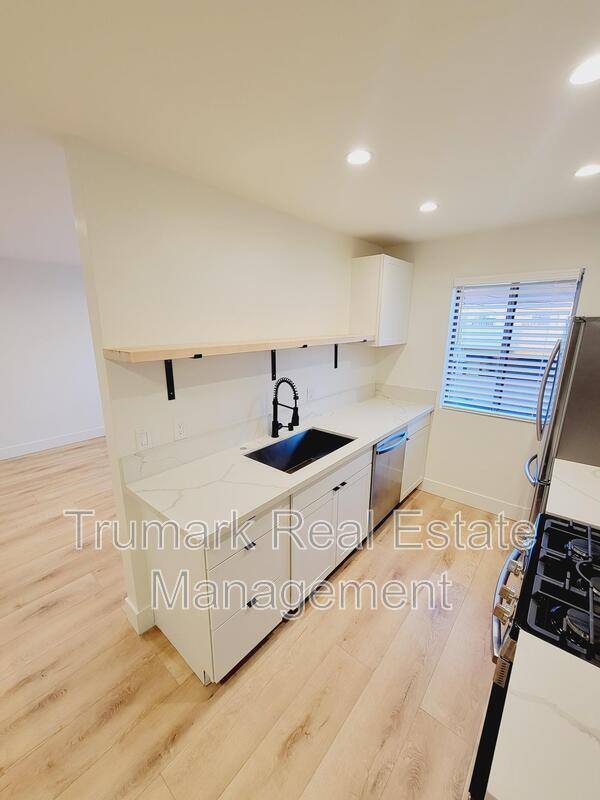 Apartment for rent at 1422 E Maple St #7, Glendale, CA 91205