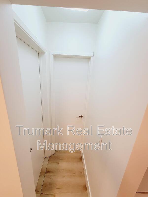 Apartment for rent at 1422 E Maple St #7, Glendale, CA 91205