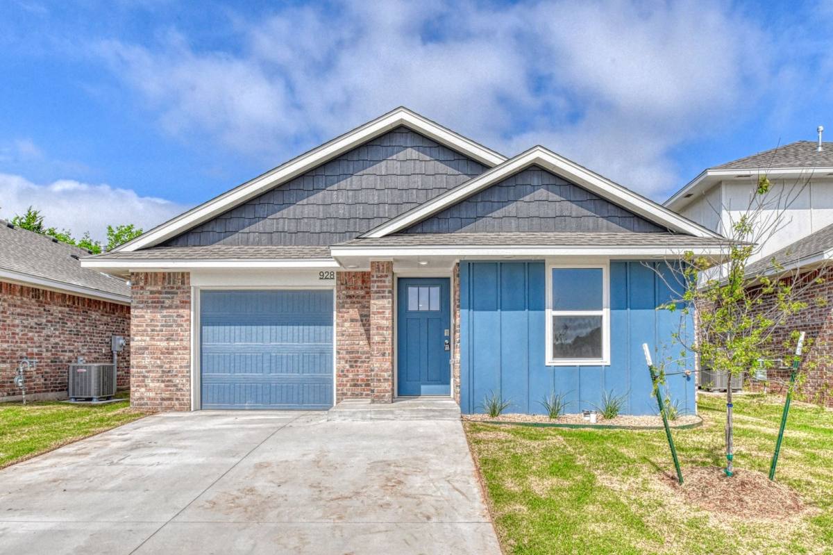 House for rent at 928 Varenna Court, Norman, OK 73071