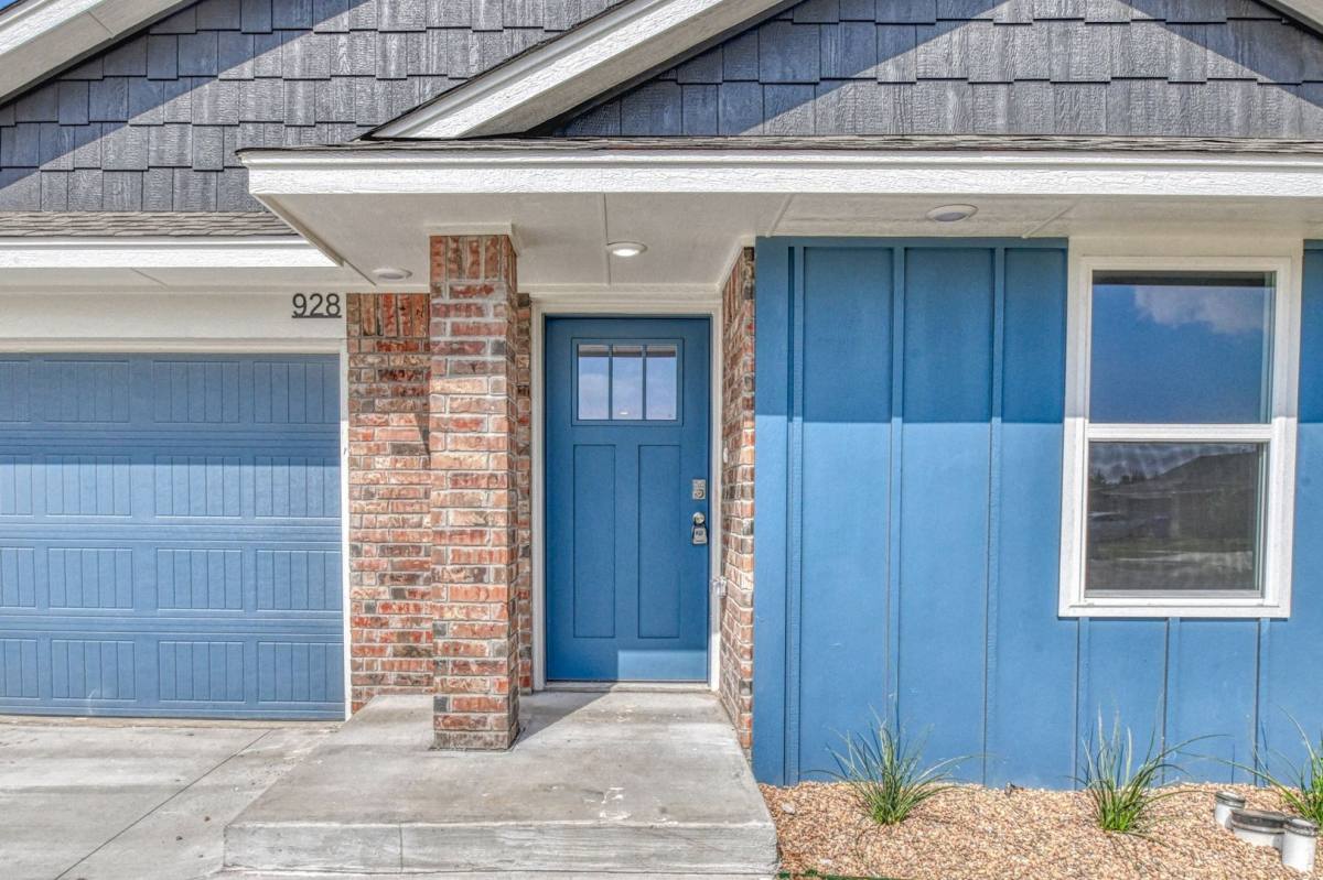 House for rent at 928 Varenna Court, Norman, OK 73071