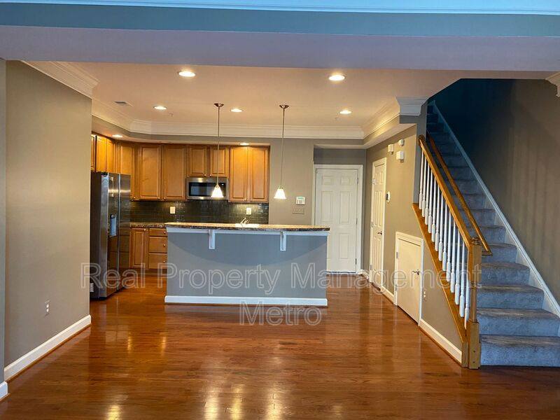 Townhouse for rent at 7305 Elkridge Crossing Way, Elkridge, MD 21075