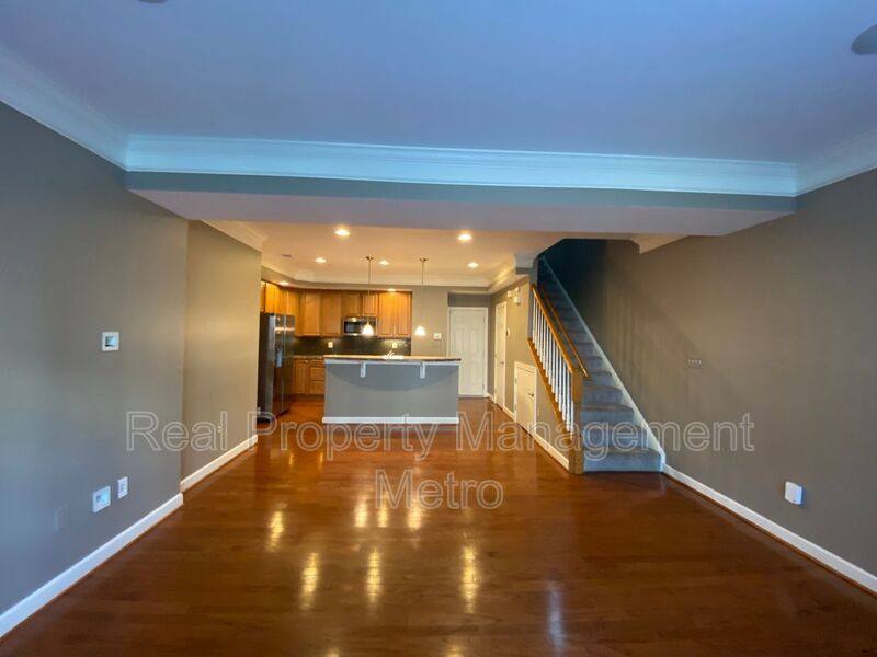 Townhouse for rent at 7305 Elkridge Crossing Way, Elkridge, MD 21075